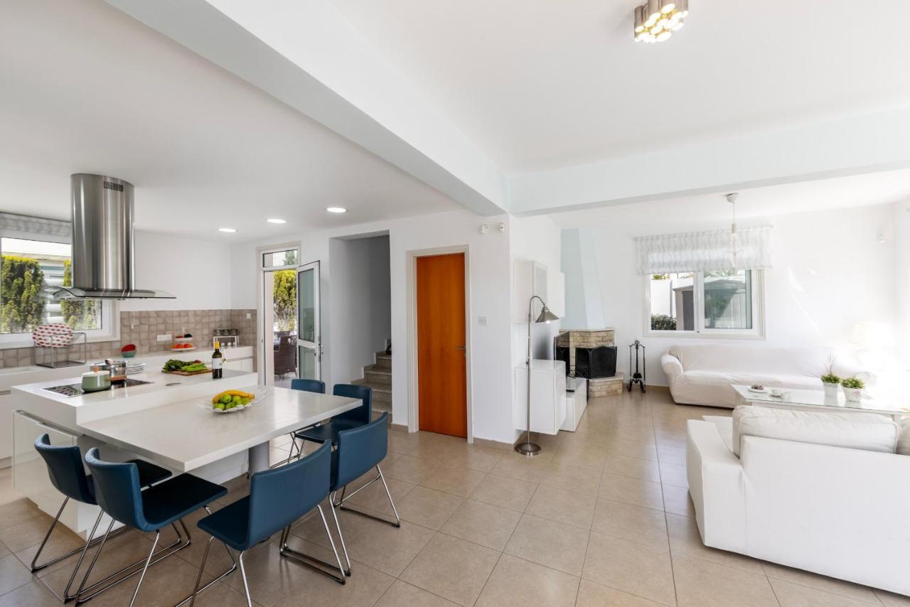 Protaras Sunrise Zen Seafront Villa ภายนอก รูปภาพ