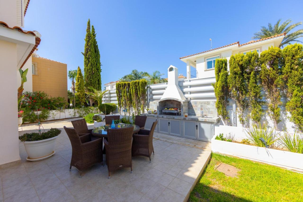 Protaras Sunrise Zen Seafront Villa ภายนอก รูปภาพ