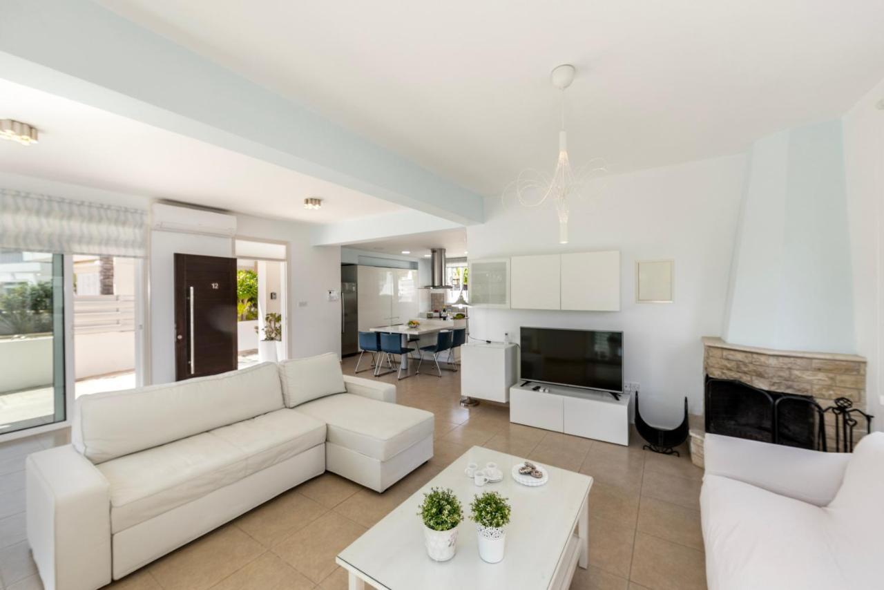 Protaras Sunrise Zen Seafront Villa ภายนอก รูปภาพ