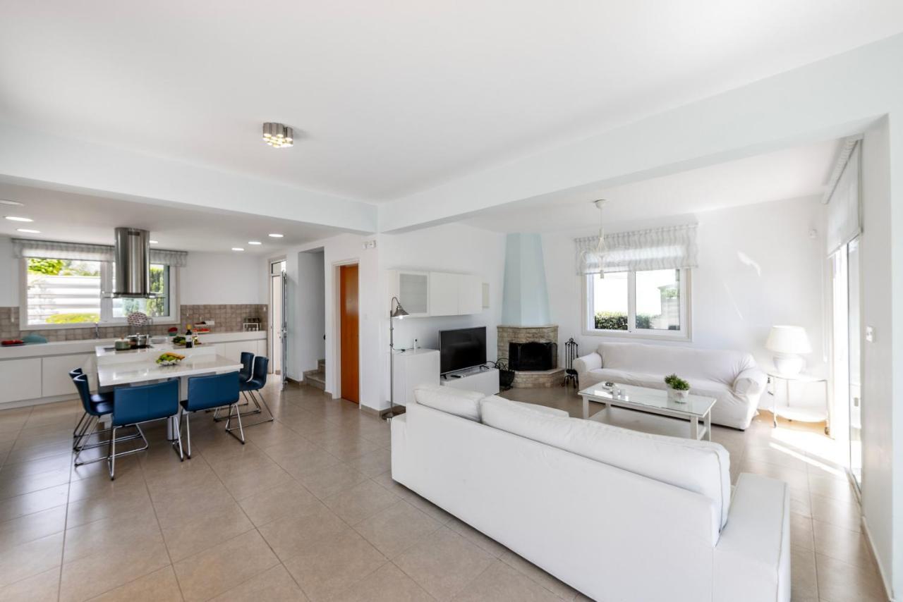Protaras Sunrise Zen Seafront Villa ภายนอก รูปภาพ